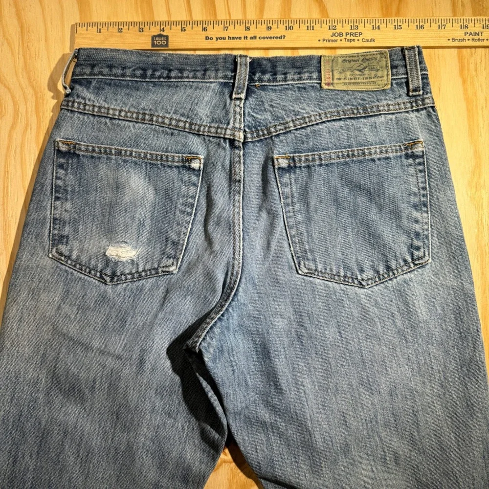RedHead Men's Classic Fit Medium Wash Distressed Denim Jeans Waist 33